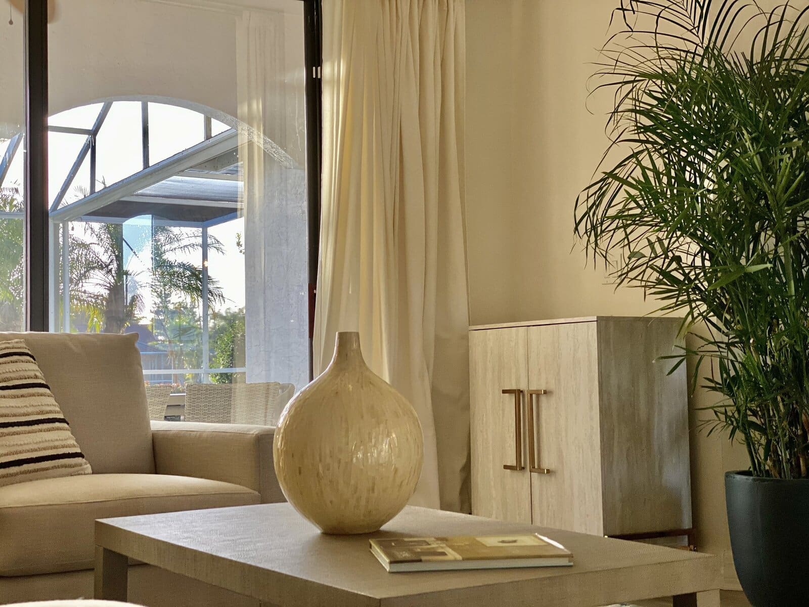 Furniture placement that keeps circulation clear through the room